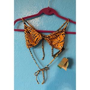 NWT Volcom Bikini top eco true, size small animal print